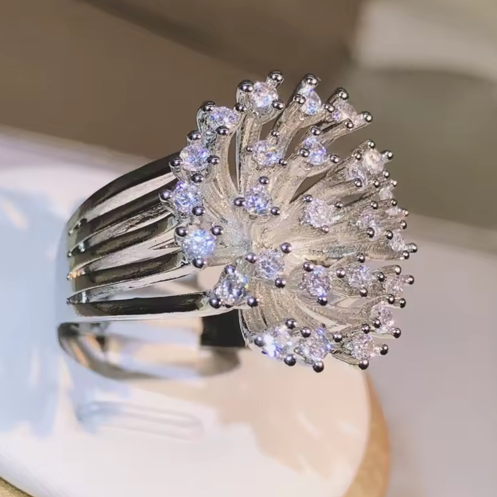 Radiant Diamond Starburst Ring – Luxury Silver & Crystal Statement Piece - Picture 9 of 10